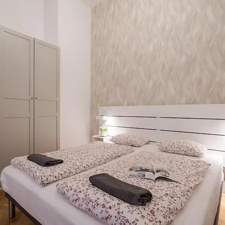 Castle Hill Loft *